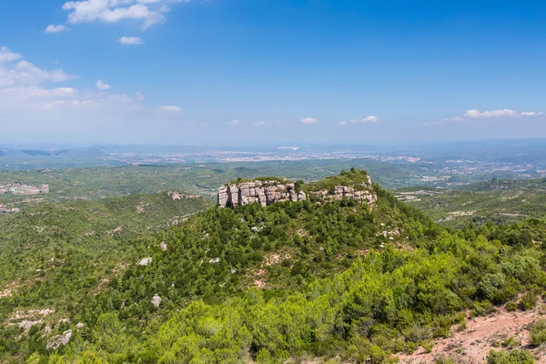 Sommerlandschaft - Blick vom Berg Montserrat, Spanien — Stockfoto