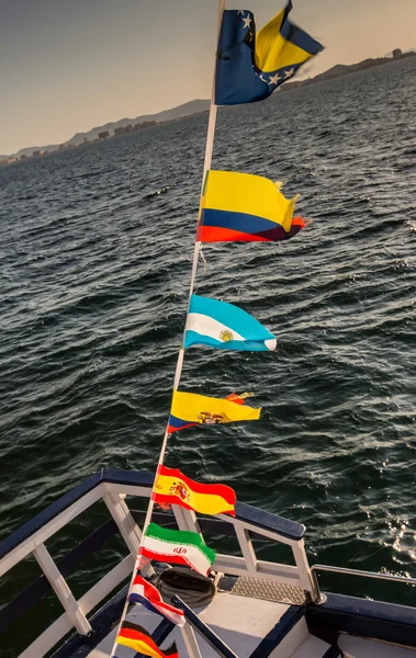Einige Nationalflaggen flattern am Seil — Stockfoto