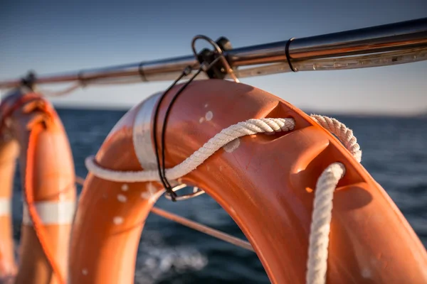 Uitrusting voor veiligheid op de boot — Stockfoto
