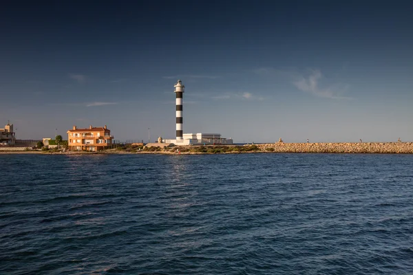 Vuurtoren in de baai — Stockfoto