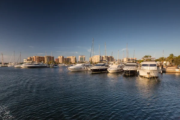 Yachts in the bay — Stock Photo, Image