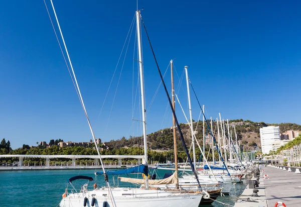 MALAGA, ESPAGNE - 4 SEPTEMBRE 2014 : Bancaire à la marina — Photo