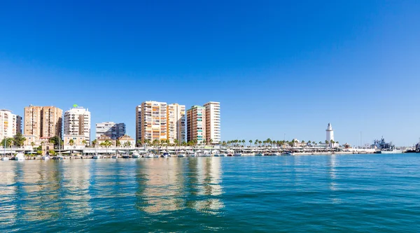 Malaga, Hiszpania - 4 września 2014 r.: Enbankment w marina — Zdjęcie stockowe