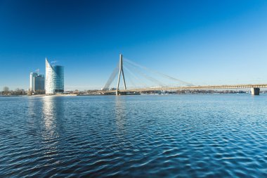 Binalar ve Vansu köprüde Daugava Nehri Riga, Letonya