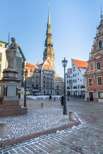 Riga, Letland - 30 December 2015: Stadhuis plein met Kerstmis — Stockfoto