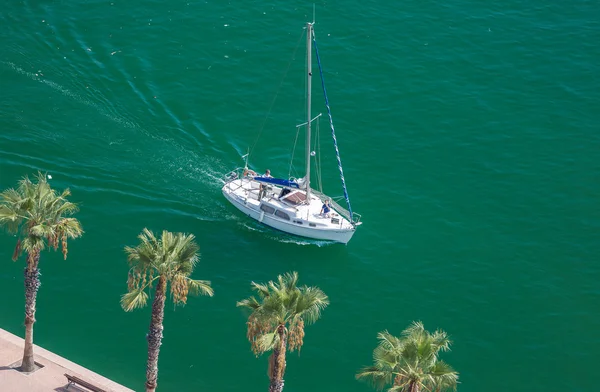 Alicante, Spanien - September 2015: Yacht i Marina — Stockfoto