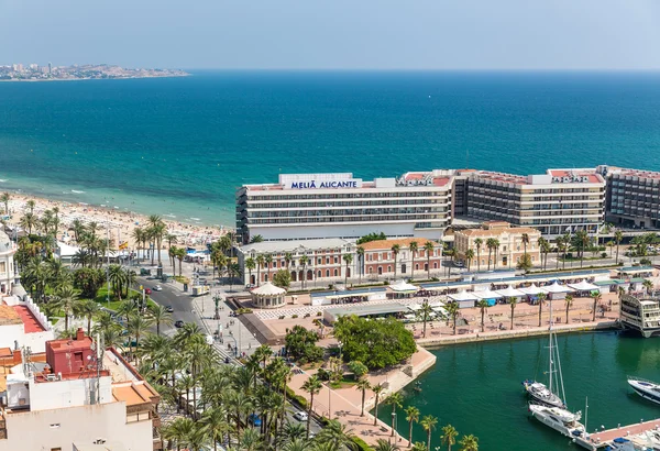Alicante, Spanyolország - szeptember 2015-ig: A part és a kikötő — Stock Fotó