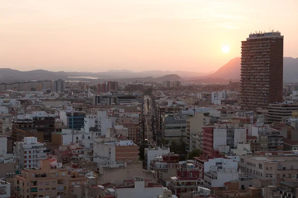 Alicante, Hiszpania - września 2015: Widok miasta o zachodzie słońca — Zdjęcie stockowe