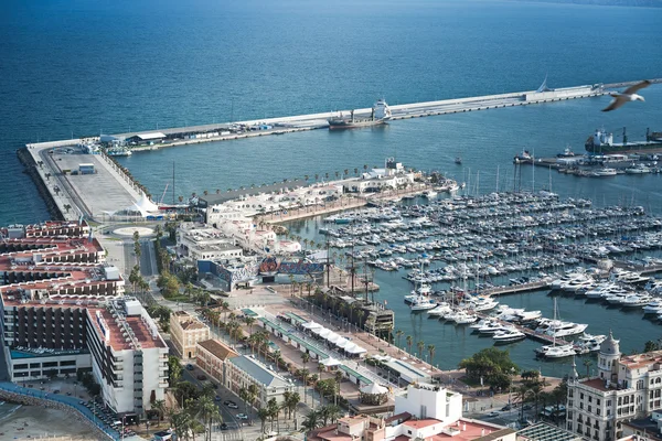 Alicante, Hiszpania - września 2015: Wybrzeże i port — Zdjęcie stockowe