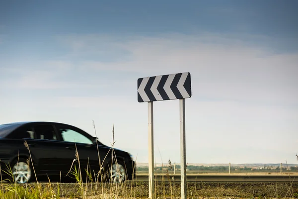 Señal de curva de tráfico en la carretera — Foto de Stock