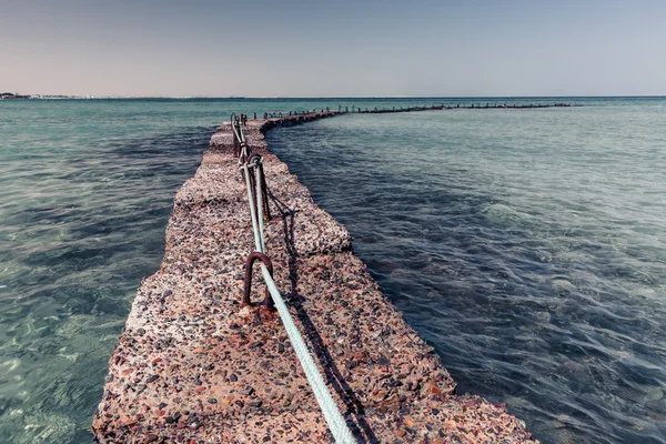 Denizde taştan dalgalanmalar — Stok fotoğraf