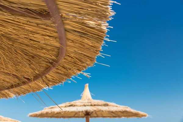 Sunshade umbrellas on the beach — Stock Photo, Image