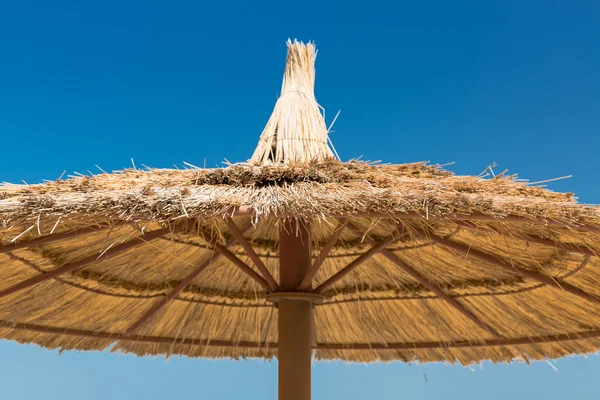 Sunshade umbrellas on the beach — Stock Photo, Image