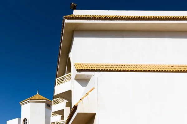 Exterior del Hotel Building en verano — Foto de Stock