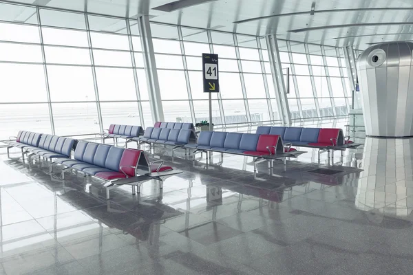 Moderní letiště Lounge sedadla řádky — Stock fotografie
