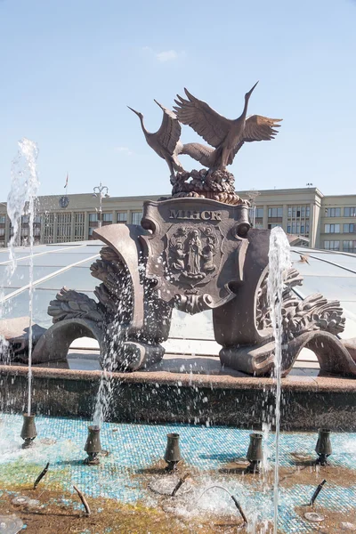 Esterno della fontana in Piazza Indipendenza, Minsk — Foto Stock