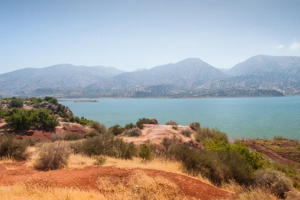 Lago entre las montañas, Marruecos — Foto de Stock
