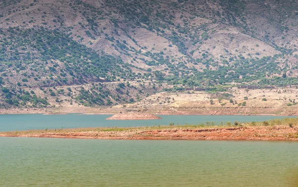 Lago tra le montagne, Marocco — Foto Stock
