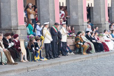 Acquapendente, İtalya - 18 Mayıs 2014, Festa dei Pugnaloni Festivali'nde kent merkezinde