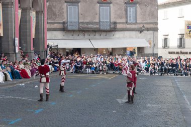 Acquapendente, İtalya - 18 Mayıs 2014, Festa dei Pugnaloni Festivali'nde kent merkezinde