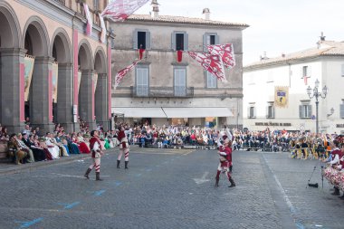 Acquapendente, İtalya - 18 Mayıs 2014, Festa dei Pugnaloni Festivali'nde kent merkezinde