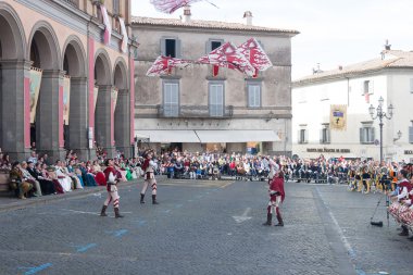 Acquapendente, İtalya - 18 Mayıs 2014, Festa dei Pugnaloni Festivali'nde kent merkezinde