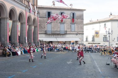 Acquapendente, İtalya - 18 Mayıs 2014, Festa dei Pugnaloni Festivali'nde kent merkezinde