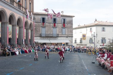 Acquapendente, İtalya - 18 Mayıs 2014, Festa dei Pugnaloni Festivali'nde kent merkezinde