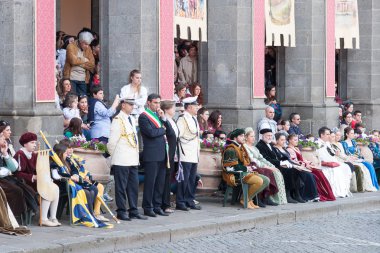 Acquapendente, İtalya - 18 Mayıs 2014, Festa dei Pugnaloni Festivali'nde kent merkezinde