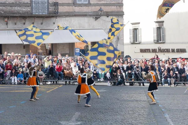 Acquapendente, ITALIA - 18 MAYO 2014, Festa dei Pugnaloni Festival en el centro de la ciudad —  Fotos de Stock