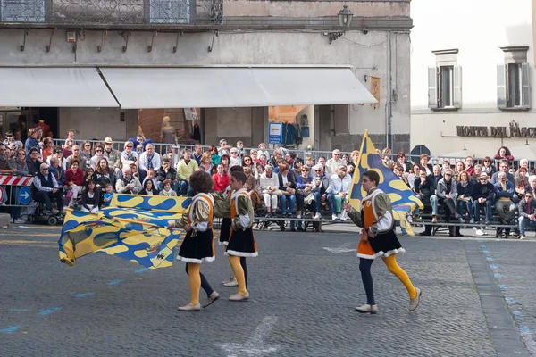 Acquapendente, Włochy - 18 maja 2014 r., Festa dei Pugnaloni Festival w centrum miasta — Zdjęcie stockowe