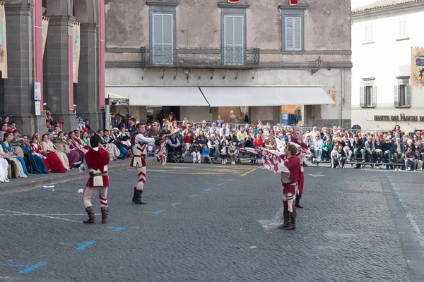 Acquapendente, Italien - 18 maj 2014, Festa dei Pugnaloni Festival i staden centrerar — Stockfoto