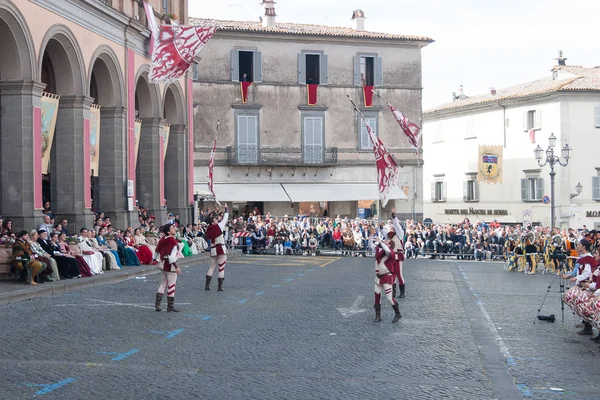 Acquapendente, Italien - 18 maj 2014, Festa dei Pugnaloni Festival i staden centrerar — Stockfoto