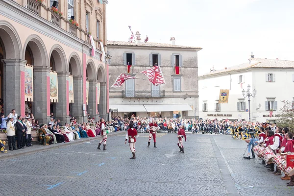 Acquapendente, ITALIA - 18 MAYO 2014, Festa dei Pugnaloni Festival en el centro de la ciudad —  Fotos de Stock