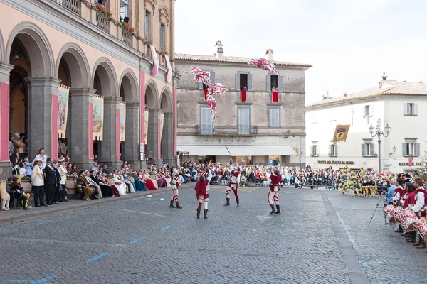 Acquapendente, ITÁLIA - 18 de maio de 2014, Festa dei Pugnaloni Festival no centro da cidade — Fotografia de Stock