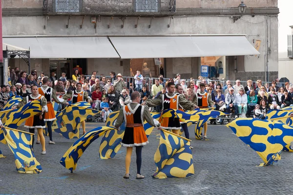 Acquapendente, ITALIA - 18 MAYO 2014, Festa dei Pugnaloni Festival en el centro de la ciudad —  Fotos de Stock