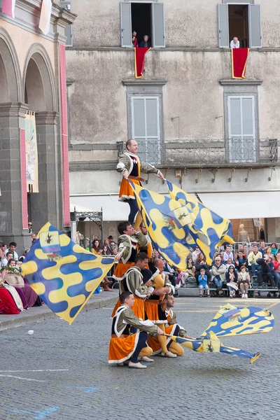 Acquapendente, ITÁLIA - 18 de maio de 2014, Festa dei Pugnaloni Festival no centro da cidade — Fotografia de Stock