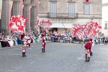 Acquapendente, İtalya - 18 Mayıs 2014, Festa dei Pugnaloni Festivali'nde kent merkezinde