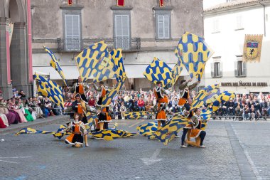 Acquapendente, İtalya - 18 Mayıs 2014, Festa dei Pugnaloni Festivali'nde kent merkezinde