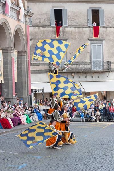 Acquapendente, ITALIA - 18 MAYO 2014, Festa dei Pugnaloni Festival en el centro de la ciudad —  Fotos de Stock