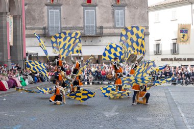 Acquapendente, İtalya - 18 Mayıs 2014, Festa dei Pugnaloni Festivali'nde kent merkezinde
