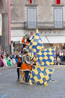 Acquapendente, İtalya - 18 Mayıs 2014, Festa dei Pugnaloni Festivali'nde kent merkezinde
