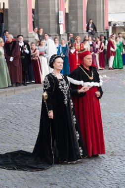 Acquapendente, İtalya - 18 Mayıs 2014, Festa dei Pugnaloni Festivali'nde kent merkezinde