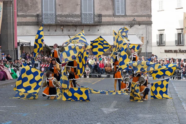 Acquapendente, Italien - 18 maj 2014, Festa dei Pugnaloni Festival i staden centrerar — Stockfoto