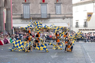 Acquapendente, İtalya - 18 Mayıs 2014, Festa dei Pugnaloni Festivali'nde kent merkezinde