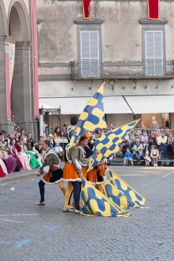 Acquapendente, İtalya - 18 Mayıs 2014, Festa dei Pugnaloni Festivali'nde kent merkezinde