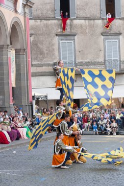 Acquapendente, İtalya - 18 Mayıs 2014, Festa dei Pugnaloni Festivali'nde kent merkezinde
