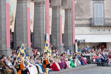 Acquapendente, İtalya - 18 Mayıs 2014, Festa dei Pugnaloni Festivali'nde kent merkezinde