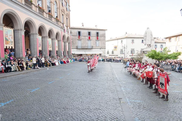 Acquapendente, Italien - 18 maj 2014, Festa dei Pugnaloni Festival i staden centrerar — Stockfoto