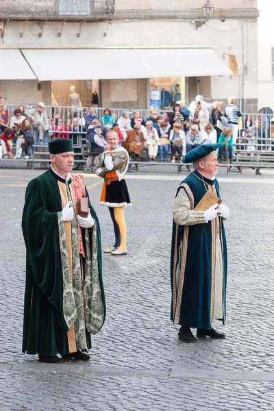 市内中心部の Acquapendente, イタリア - 2014 年 5 月 18 日、フェスタ ・ デイ ・ Pugnaloni 祭 — ストック写真